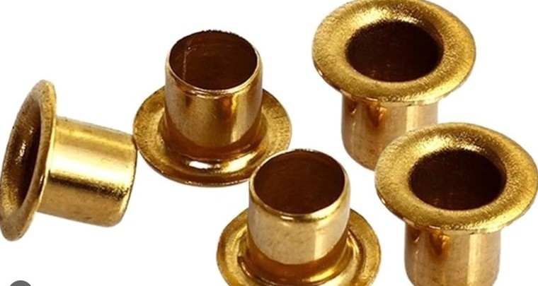 REMACHES DE COBRE MACIZO EJE REDONDO 2 × 6 MM TONO DORADO – 100 UNIDADES